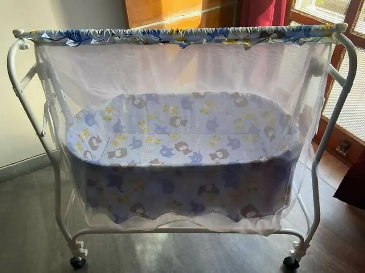 BABYHUG Cozy Nest Cradle With Mosquito Net - Blue