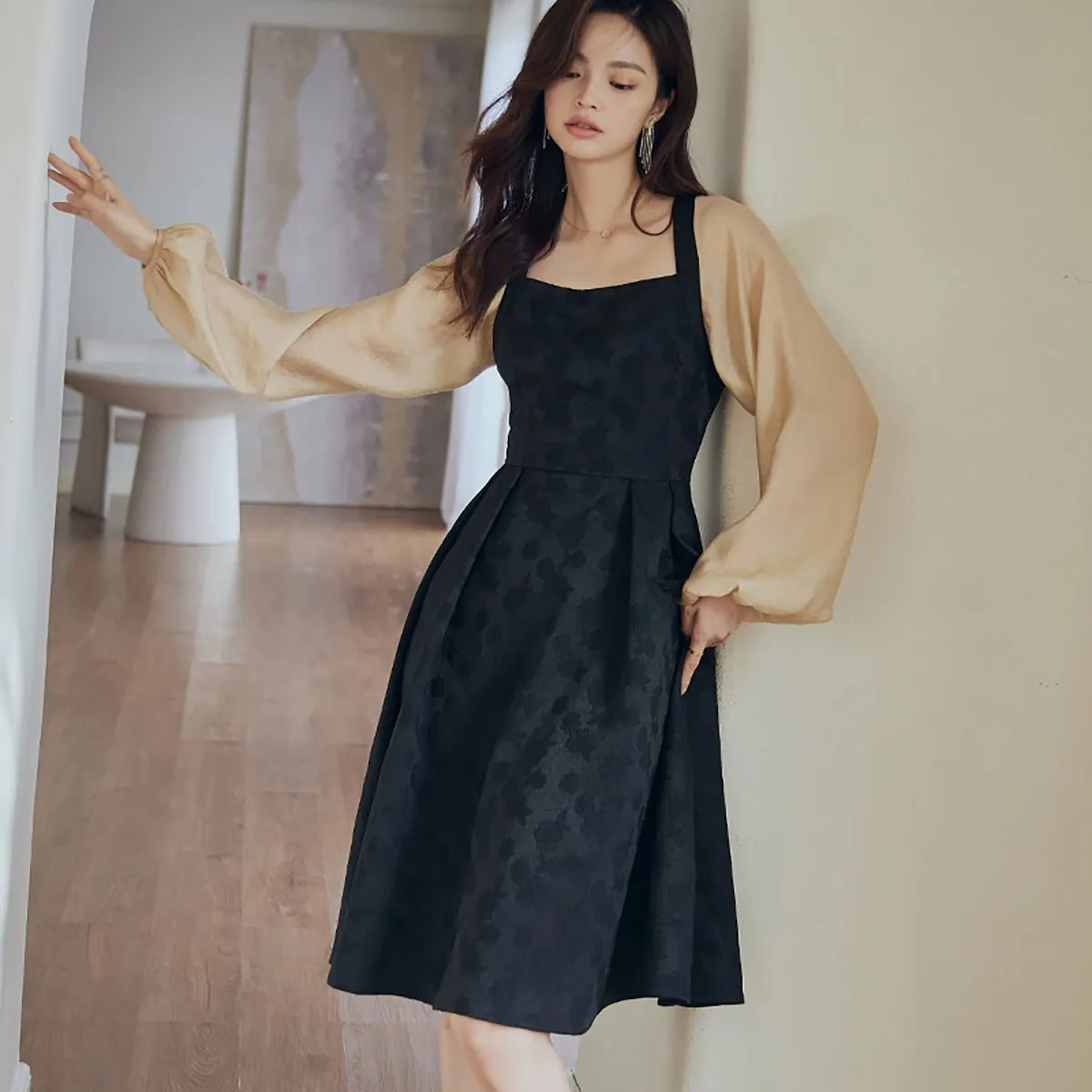 Bishop Sleeves Black Knee-Length Dress